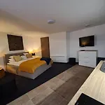 Center Apartmanhaz *